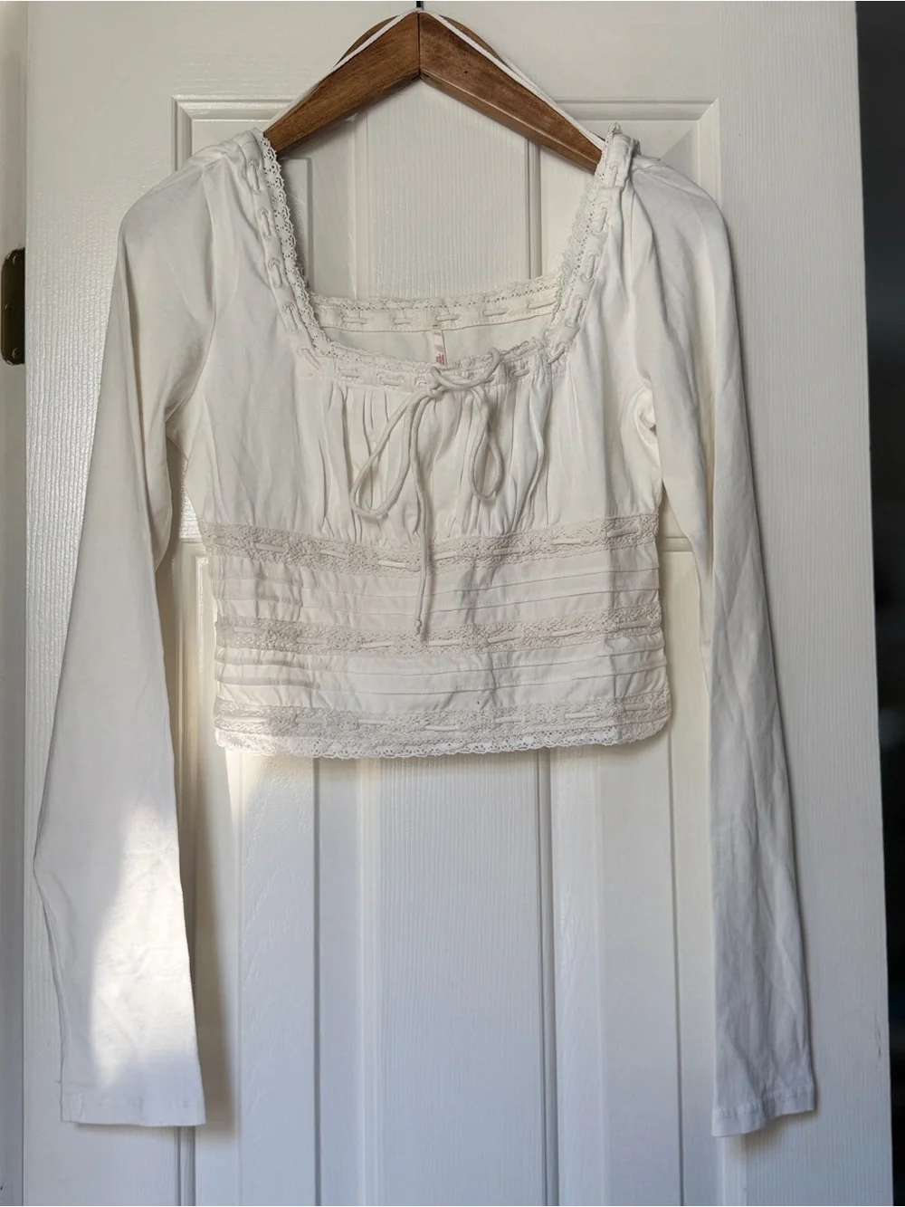 Free People Lace-Trim White Peasant Crop Top. Sz s